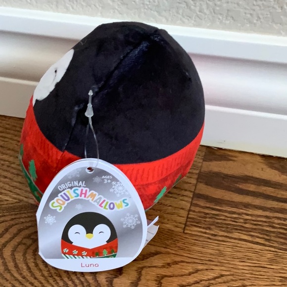Luna The Christmas Penguin Squishmallow - Picture 2 of 8